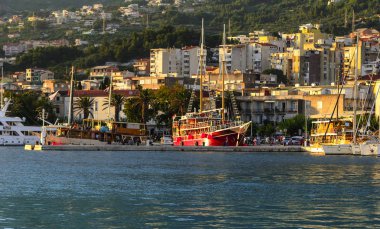 Makarska şehir batımında çıkabilir. Hırvatistan.