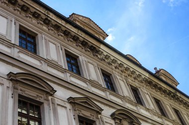 Gökyüzü güzel bir yapı parçası.