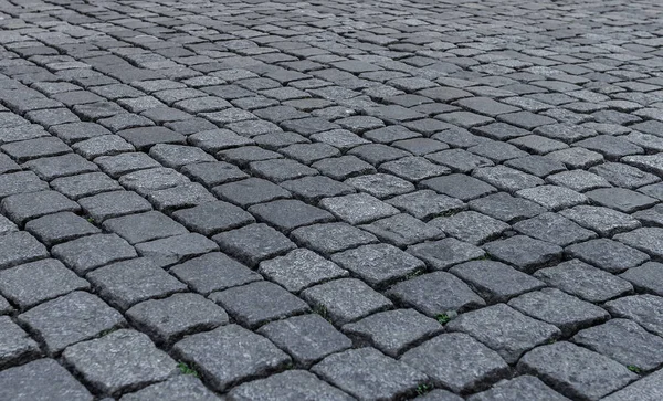 Estrada velha pavimentada com pedra. A textura é claramente visível . — Fotografia de Stock