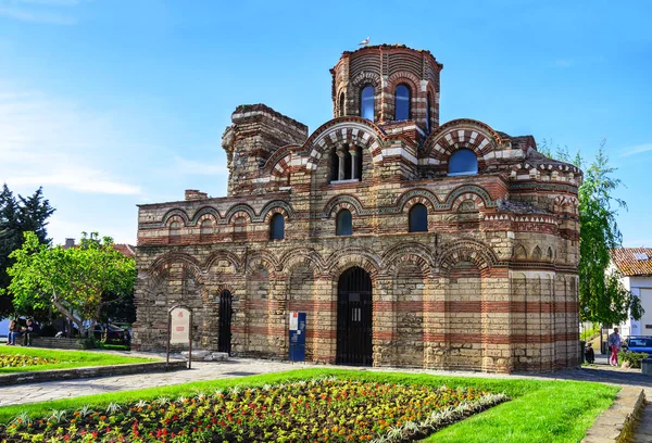 Old church in the resort town of Nessebar, Bulgaria. — Stock Photo, Image