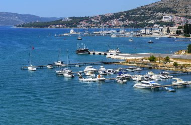 Bağlantı noktası Trogir tekneler ve gemiler, Hırvatistan.