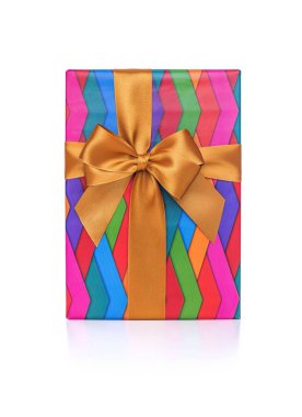 Hediye kutusunda parlak ambalaj kağıdı. Yakın çekim.