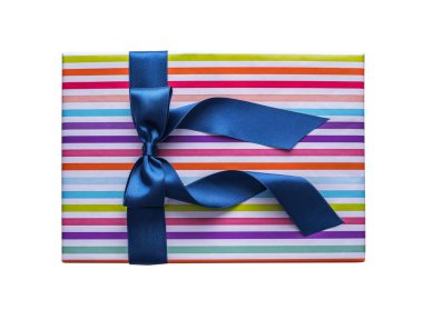 Hediye olarak bir parlak çizgili ambalaj kağıdı.