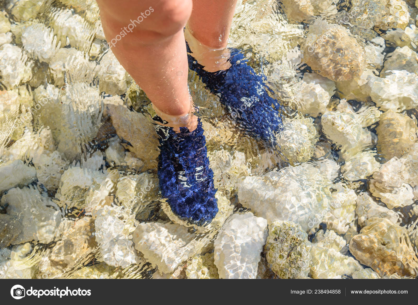 Zapatos especiales para el agua sale