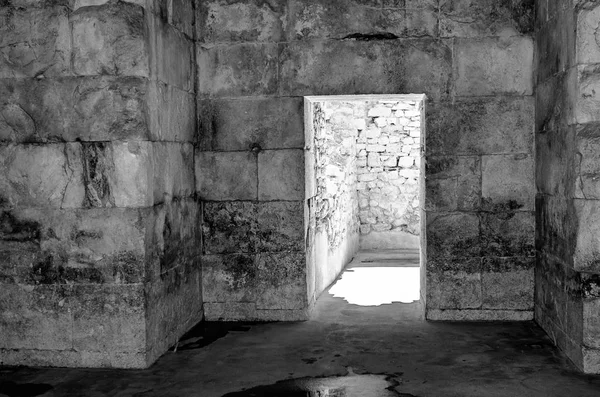 Verlaten oude ruïnes of catacomben. — Stockfoto