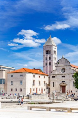 St. Donat kilise, forum ve Cathedral St. Anastasia çan kulesi Zadar, Hırvatistan.