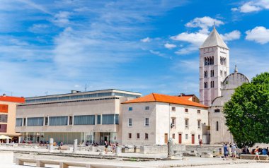 St. Donat kilise, forum ve Cathedral St. Anastasia çan kulesi Zadar, Hırvatistan.