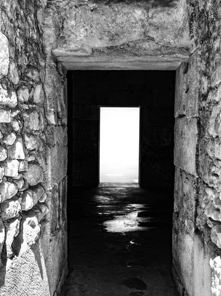 Verlaten oude ruïnes of catacomben. — Stockfoto