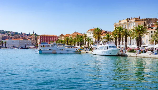 Split city embankment. — Stock Photo, Image