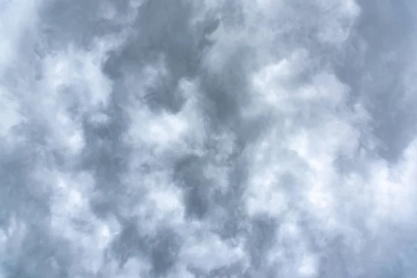 暗い雨の曇り空. — ストック写真