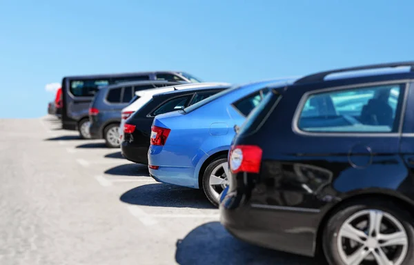 Coches en el estacionamiento . — Foto de Stock