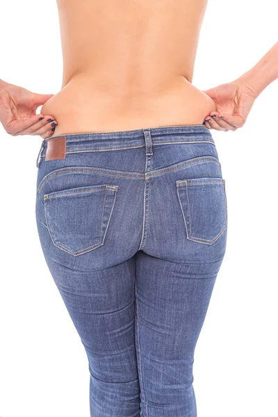 Mujer gorda en jeans sobre fondo blanco . — Foto de Stock