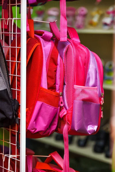 Багато Рожевих Рюкзаків Полиці Супермаркеті — стокове фото