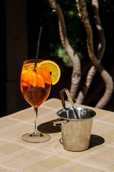 Aperol Spritz Cocktail Glas Tabellen Trä — Stockfoto