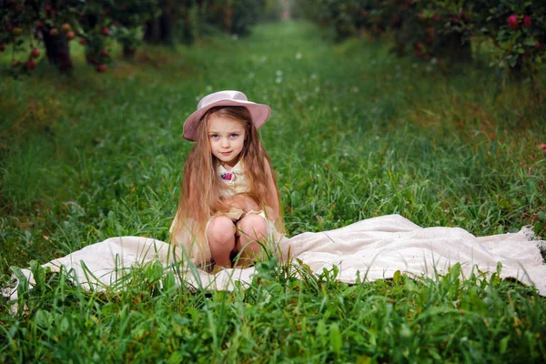 Little Girl White Dress Hat Apple Garden — Stock Photo, Image