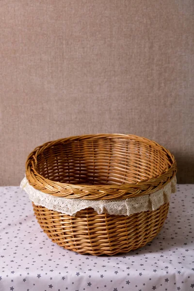 Woven Large Empty Basket Lace Stands Table Brownish Background Concept — Stock Photo, Image