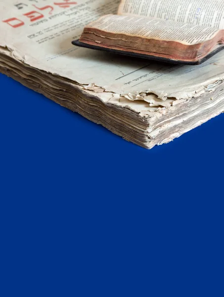 Copertina Vecchio Libro Texture Vintage Isolato Sfondo Blu Vecchio Talmud — Foto Stock