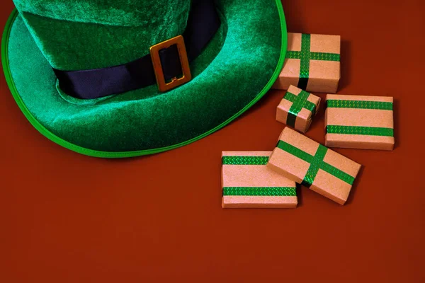 Bir Masal Cini Patrick Günü Kostüm Şapka Kravat Hediyeler Yeşil — Stok fotoğraf