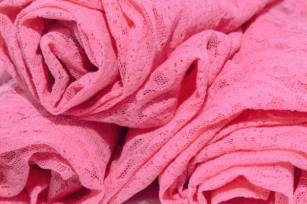 Encaje fondo rojo rosa flor rosa tela sintética red textil calado — Foto de Stock