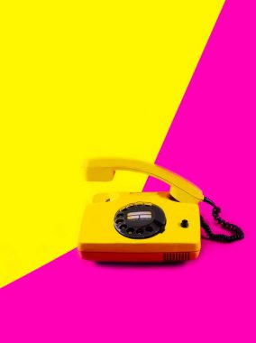 Arka plan gölge eski telefon beyaz sarı pembe kırmızı mor plastik turuncu 90 cevap yükseltilmiş