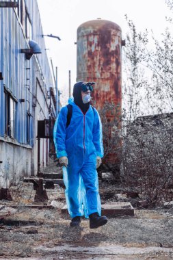 adam çevre maskesi yüz paketi gizlemek yüz maskesi bit maskesi koruyucu genel mavi turuncu rast bitki fabrika kullanılmayan felaket