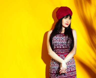 arka plan güneş gölge kadın kırmızı portre sarı stüdyo ışık