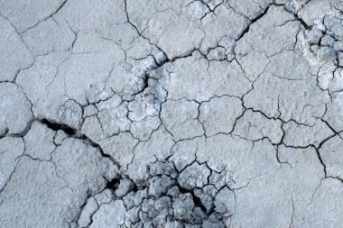 kuru arazi çatlaklar gri gri gri tonlama toprak zemin kurutulmuş çatlama arka plan peyzaj arazi engebeli yüzey