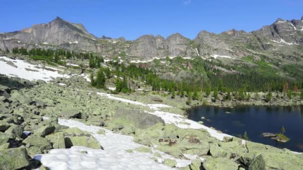 Μαγευτικό Ορεινό Τοπίο Καταρράκτες Όμορφο Ορεινό Ρέμα Και Μαγικό Βουνό — Αρχείο Βίντεο