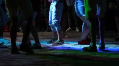 Gece disko, müzik parti ve dans etmeyi çok