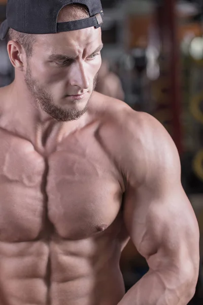 Ein Mann Betreibt Bodybuilding Fitnessstudio Legt Die Messlatte Hoch Und — Stockfoto