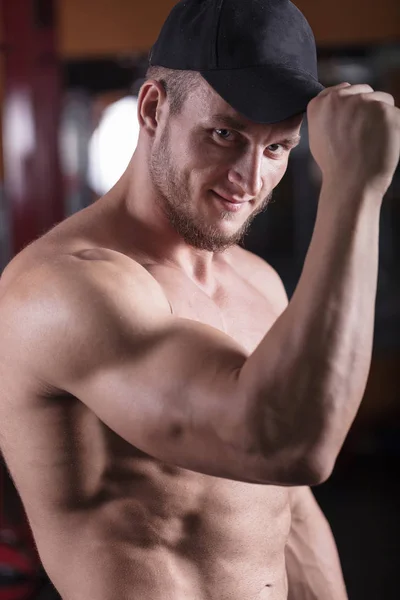 Ein Mann Betreibt Bodybuilding Fitnessstudio Legt Die Messlatte Hoch Und — Stockfoto