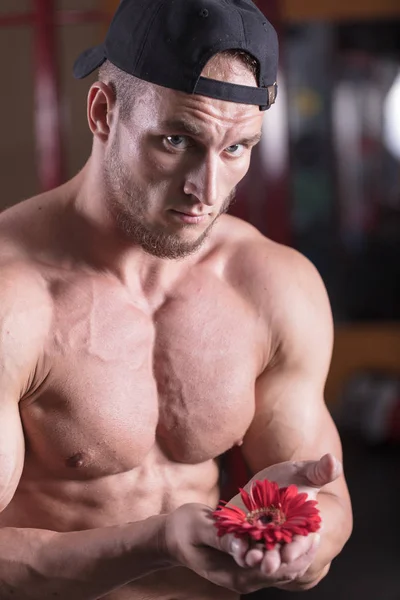 Man Engagerad Bodybuilding Gymmet Höjer Ribban Och Tränar Sina Muskler — Stockfoto