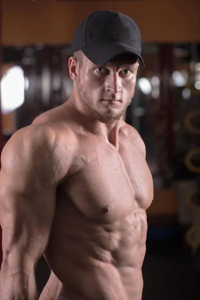 Ένας Άνθρωπος Που Ασχολείται Bodybuilding Στο Γυμναστήριο Ανεβάζει Τον Πήχη — Φωτογραφία Αρχείου