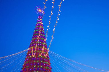 Çok güzel Noel ağacı ve çok güzel Noel arka plan