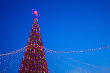 Çok güzel Noel ağacı ve çok güzel Noel arka plan