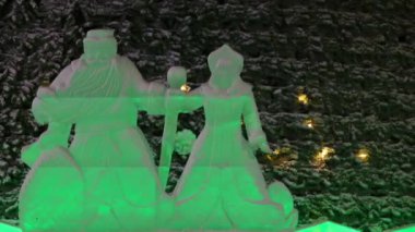 Güzel ve parlak Aydınlatma ile Noel ağacı. Çok güzel Noel arka plan