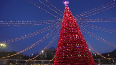 Sihirli Noel ağacı ve fantastik yangınlar. Fantastik Noel ağacı