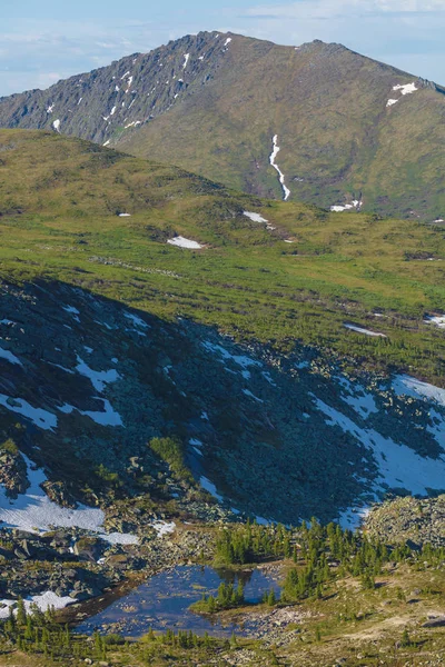 Paisagem Montanha Muito Bonita Uma Vista Panorâmica Passo Montanha Sibéria — Fotografia de Stock
