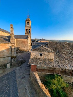 San Cayetano inzivası ve Santa Maria del Azogue Kilisesi, Puebla de Sanabria, Zamora, İspanya