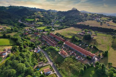 Los Cuarteles veya Campiello madencilik köyü, Lieres, Siero belediyesi, Asturias, İspanya