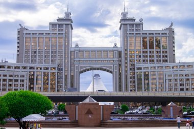 Astana büyük bozkır başkentidir. Kazakistan, Astana, Haziran 2018.