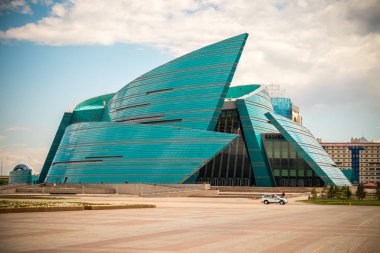 Astana büyük bozkır başkentidir. Kazakistan, Astana, Haziran 2018.