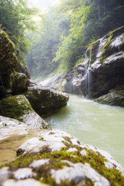dağ nehir, Guam gorge