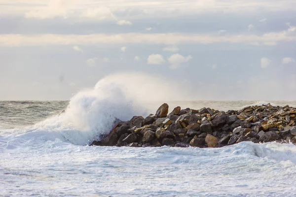 Una Tormenta Las Olas Golpearon Orilla Gelendzhik —  Fotos de Stock