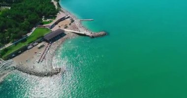 Gelendzhik plaj üzerinde uçan. Yaz, tatil, resort.