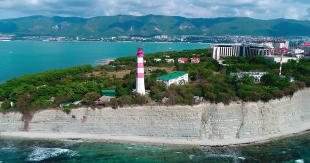 Vista Gelendzhik Mar Aberto Voando Sobre Penhasco Praia Selvagem Ondas — Vídeo de Stock