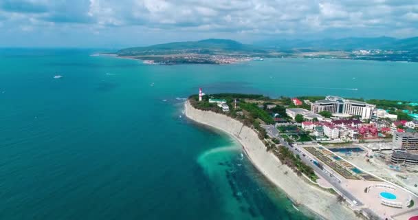 Resort Gelendzhik Sobrevoando Grosso Cabo Gelendzhik Farol Costa Íngreme Panorama — Vídeo de Stock