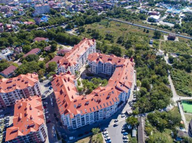 Resort Gelendzhik, Karadeniz, bir kuş uçuşunun Gelendzhik Körfezi kıyısında çok katlı ev