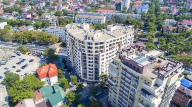 Resort Gelendzhik, Karadeniz, bir kuş uçuşunun Gelendzhik Körfezi kıyısında çok katlı ev