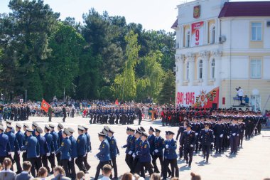 Gelendzhik, Krasnodar bölgesi, Rusya, 9 Mayıs 2018. Gelendzhik'te Zafer Geçidi. Büyük Vatanseverlik Savaşı'nda SSCB'nin zaferi onuruna geçit töreninde Rusya'nın asker ve gazilerinin sütunları vardır.. 